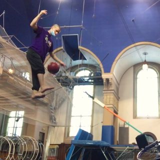 It is just so stunning to see @guillo___ in total control of the slackline while juggling a ball. Soon there is more to come from the young circus artist!
Slackline: SLACKTIVITY - Y2K
#juggling #circusshow #circusperformance #circusartist #circusaroundtheworld #soccèr #football #slackline #slacklife #balance
