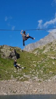 Summertime is water splash time! What a massive leash fall by @ging_theninj who then thought WHATEVER and continued bouncing...
🎗 @slacktivity pinkTube 68m
🎥 @samuelvolery 
#summertime #watersplash #whatever #slacktivity #slacklife #slackline #highlinefreestyle #highline #mountainsports #catapult